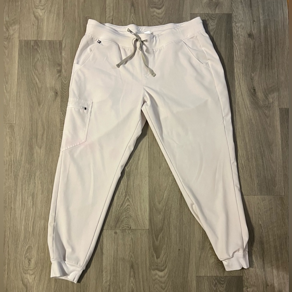 Figs Women’s Zamora Jogger Scrub pants in seasonal White! No stains! Size XL!